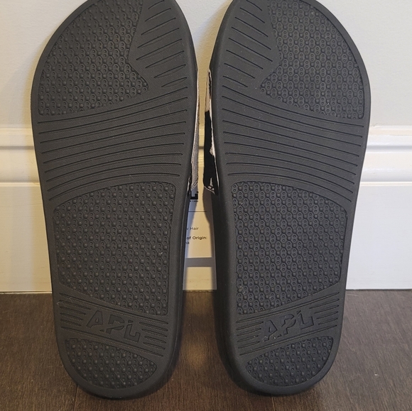 NIB APL Women's Iconic Slide Shoes Size 8 Black White Cow Print Comfort Sandals - Picture 3 of 5